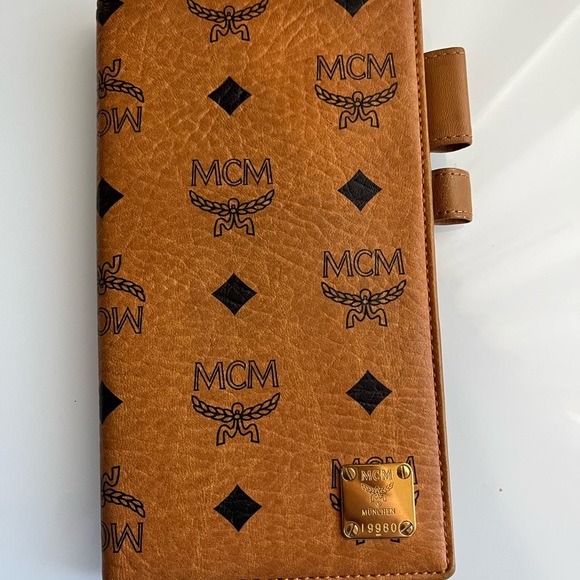 MCM COGNAC LEATHER CHECKBOOK WALLET - Picture 12 of 12